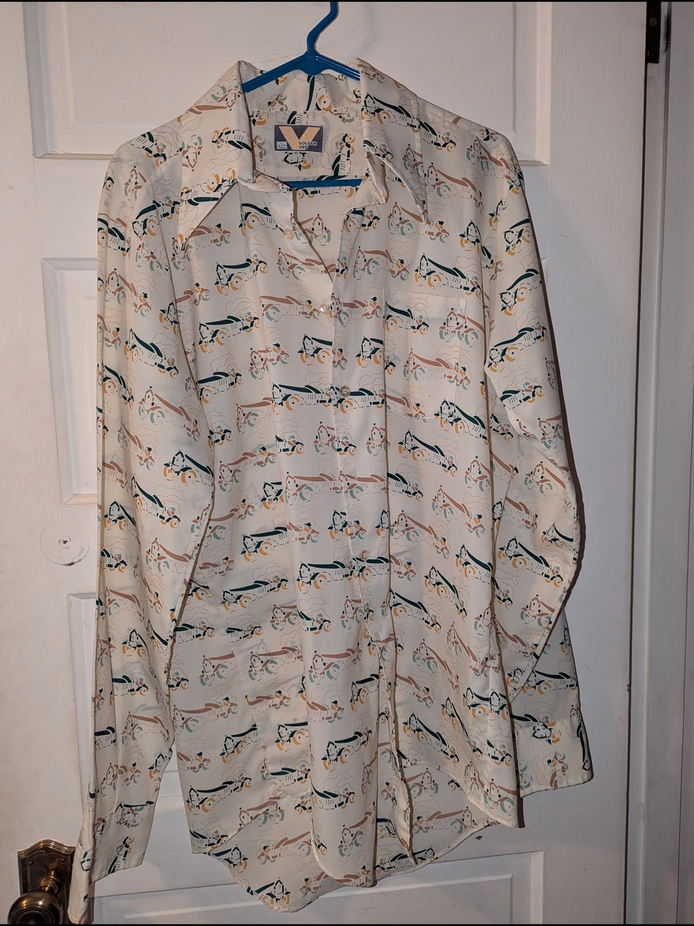 Vintage Golden Vee Roadster Print Button-Up Shirt in Cream